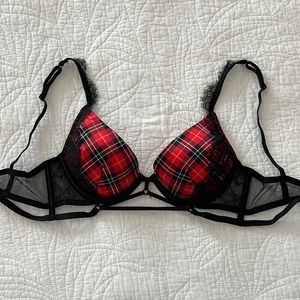Victoria’s Secret ‘Very Sexy’ plunge bra